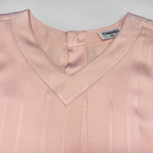CHANEL Vintage Pleated Button Up Blouse in Pale Pink Silk - Picture 4 of 11